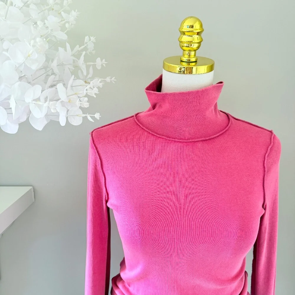 Free People Slim Ribbed Turtleneck in Berry, Sz M - Picture 2 of 8